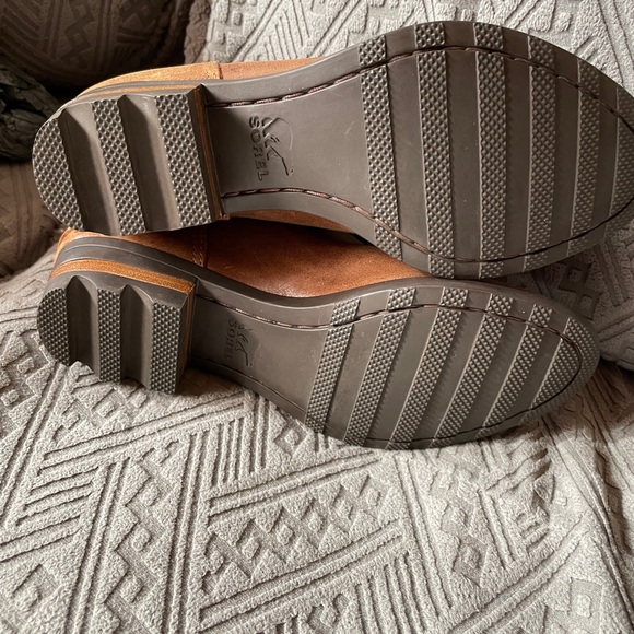 Sorel Lolla ll Cut Out Ankle Bootie - Picture 7 of 11